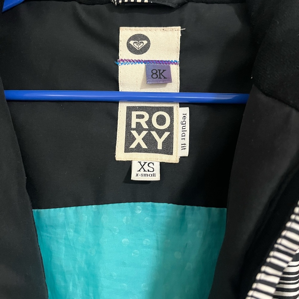 Roxy Monochrome Patterned Jacket With Teal Lining - image 4